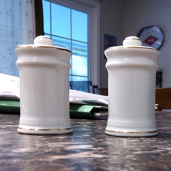 VTG 80s Disney World gold trim shaker set - Picture 3 of 5